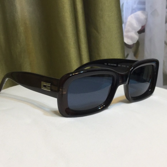 Gucci sunshades in deep bronze frames! 💥